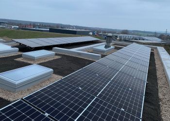 Dachbegrünung mit Solartechnik aus Göddeckenrode