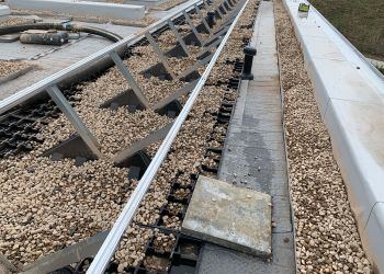 Dachbegrünung mit Solartechnik aus Göddeckenrode